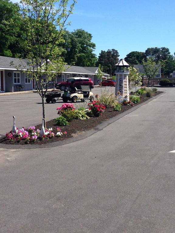 Windrift Motel West Yarmouth Bagian luar foto