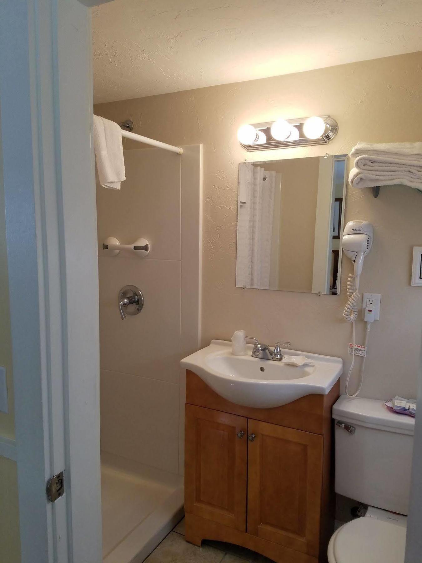 Windrift Motel West Yarmouth Bagian luar foto